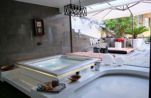 La Spezia Historic Centre Apartment | Vip garden jacuzzi seaview in the hearth of downtown