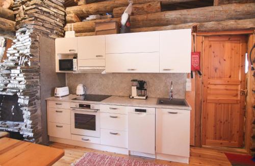 Lampivaara Apartment | Elegant VIP Luostonkehto: Ocean View & Spa Bliss