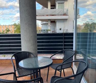 Angyalfold Apartment | VIP Mini Resort: Enjoy Private Parking & Breakfast Delights