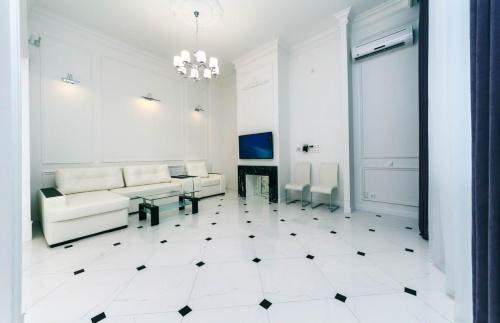 Besarabka Apartment | Ideal Stay Near Premier Palace & Arena City - 4 Star Rated