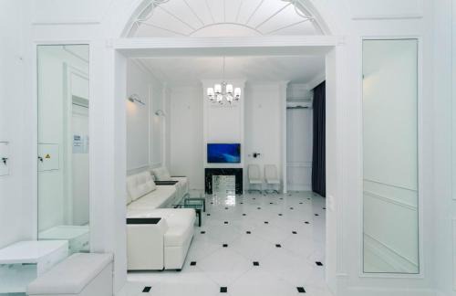 Besarabka Apartment | Ideal Stay Near Premier Palace & Arena City - 4 Star Rated