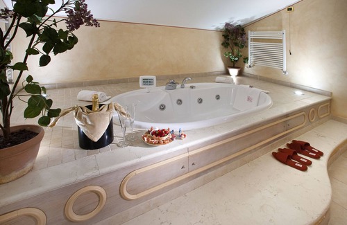Lonato del Garda Hotel | Experience Vip's Motel: 4-Star Spa & Family-Friendly Stay