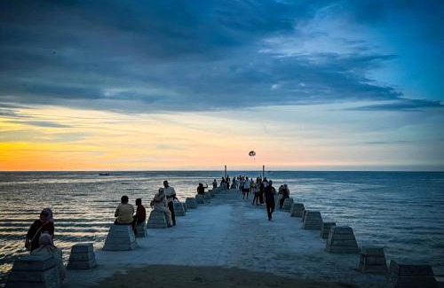 Batu Ferringhi Apartment | Beachfront VIP Seaview Resort with Pool in Batu Ferringhi