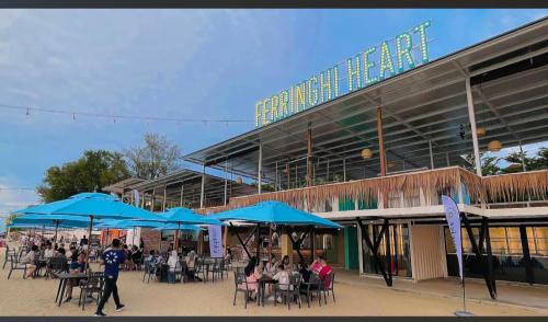 Batu Ferringhi Apartment | Seaview Resort VIP Suite: Family-Friendly Comfort in Batu Ferringhi