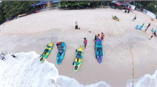 Batu Ferringhi Apartment | Seaview Resort VIP Suite: Family-Friendly Comfort in Batu Ferringhi