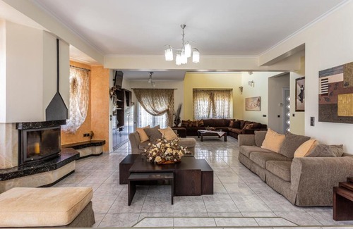 Katerini Villa | Elegant Vip Villa with Hot Tub & BBQ, Rated 10/10