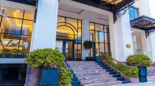Central Mui Ne Beach Hotel | Relax at Vipol Mui Ne Hotel & Spa with Oceanfront Views
