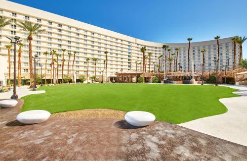 Las Vegas Resort | Experience Virgin Hotels Las Vegas: Pet-Friendly & Ocean View