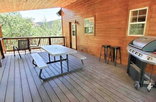 Glendale Cabin | Ideal Virgin River Retreat Near East Zion & Bryce