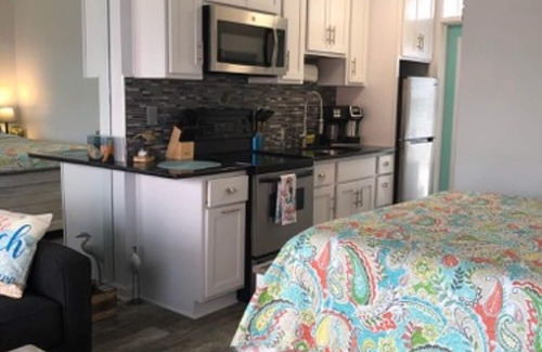 Virginia Beach Apartment | Oceanfront Studio at Virginia Beach with Pool & Balcony