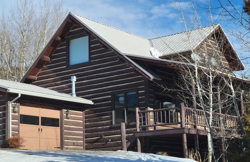 Virginia City Cabin | Experience Virginia City Mountain Splendor with Spa & Hot Tub