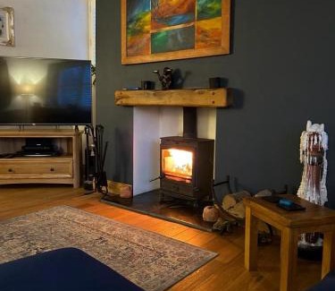 Richmond House | Virginia House: A Cozy Contemporary Cottage for Your Stay