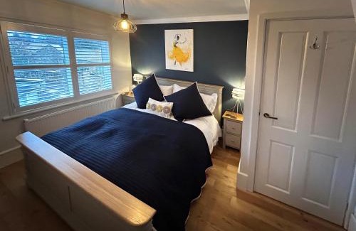 Richmond House | Virginia House: A Cozy Contemporary Cottage for Your Stay