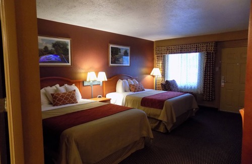 Deerfield Hotel | Inviting Virginia Inn: Pool, Breakfast & Family-Friendly Stay