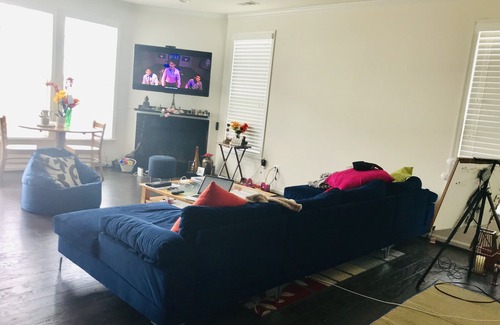 Aldie House | Cozy Virginian Retreat with Kitchen, Minutes from IAD Airport