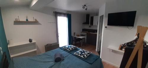 Saint-Leger-les-Vignes House | Oceanfront Retreat at Yann & Virginie, Rated 9.7/10