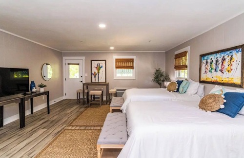 Wirtz Resort | VIRUNGA, a Cozy Stay for Four in the Lodge of Karoo at Smith Mountain Lake