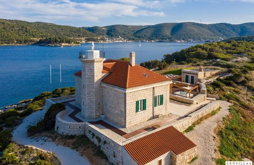Cove Rogacic House | Family-Friendly Retreat with Hot Tub at Vis Hotel