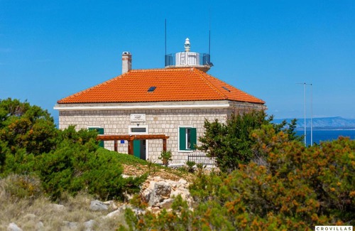 Cove Rogacic House | Family-Friendly Retreat with Hot Tub at Vis Hotel