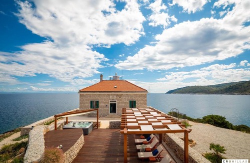 Cove Rogacic House | Family-Friendly Retreat with Hot Tub at Vis Hotel