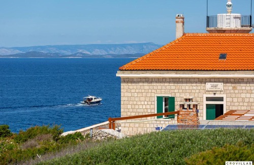 Cove Rogacic House | Family-Friendly Retreat with Hot Tub at Vis Hotel