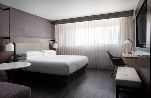 Visalia Hotel | Convenient Stay at Visalia Marriott with Pool & Spa