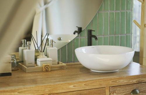 Bo Kluea Cabin | Discover Monmanee Restaurant & Lodge: Pet-Friendly Retreat