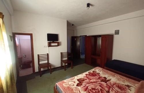 Nuwara Eliya Hotel | Discover Vishmi's Rest: Family-Friendly with Breakfast Included