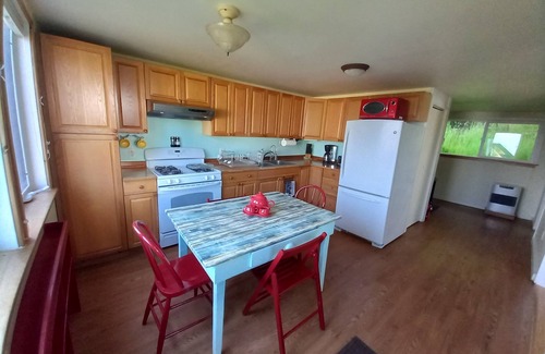Tenakee Springs Cottage | Rejuvenate in Tenakee Springs with Oceanfront Views