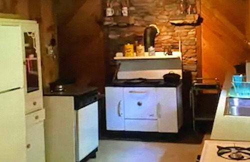 Mapleton Depot Cabin | Experience Nature at Gobbler's Roost: Guest Rated 9.8