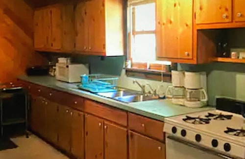 Mapleton Depot Cabin | Experience Nature at Gobbler's Roost: Guest Rated 9.8