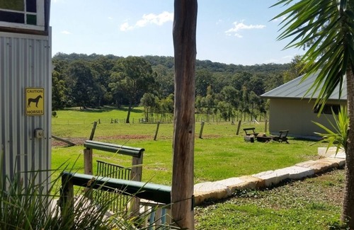 Mandalong Cabin | Relaxing Getaway at Stables Studio with Ocean View & Breakfast