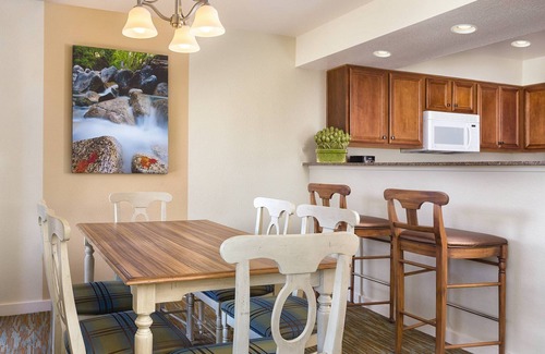 Round Hill Village Resort | Experience Emerald Bay: Oceanfront Pool & Spa Retreat