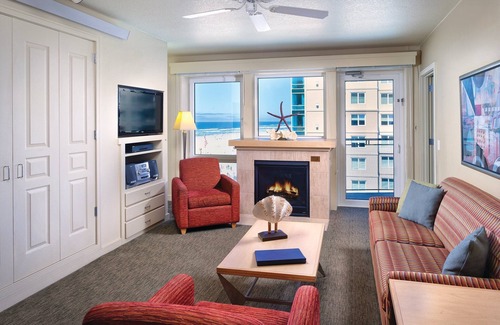 Seaside Gilbert District Resort | Discover the Seaside Aquarium with Oceanfront Amenities!
