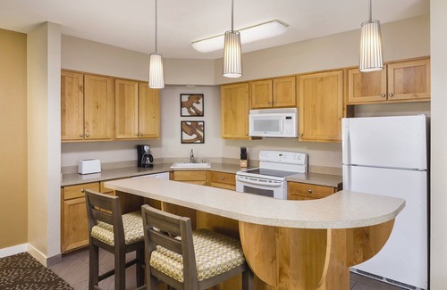 Windsor Resort | Experience Russian River Valley with Spa and Pool Access