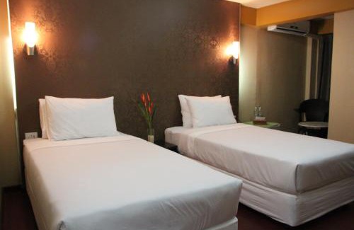 Ratchathewi Cabin | Budget-Friendly Getaway at Visiting Card Hotel & Resort