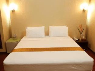 Ratchathewi Cabin | Budget-Friendly Getaway at Visiting Card Hotel & Resort