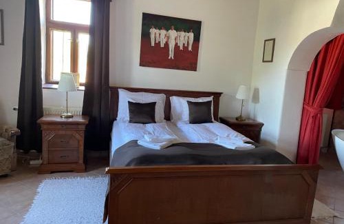 Nagyvisnyo House | Guest Rated: 10/10 at Visnyó Vendégház with Pool & Kitchen
