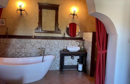 Nagyvisnyo House | Guest Rated: 10/10 at Visnyó Vendégház with Pool & Kitchen