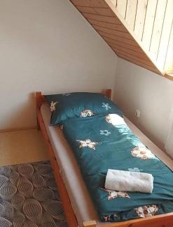 Badacsonyors House | Cozy Visszavár-Lak: Pet-Friendly Oceanfront Retreat