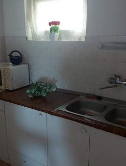 Badacsonyors House | Cozy Visszavár-Lak: Pet-Friendly Oceanfront Retreat
