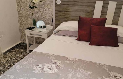 Cienfuegos House | Beachfront Bliss at Vista al Mar with Spa & Breakfast