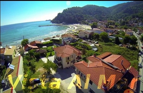 Chrisi Akti Apartment | Guest Rated Vista Al Mar: Family-Friendly Serenity Awaits