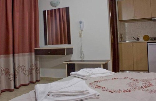 Chrisi Akti Apartment | Guest Rated Vista Al Mar: Family-Friendly Serenity Awaits