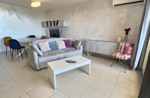 Cassis Apartment | Vista Calanques 6 personnes fibre piscine vu mer