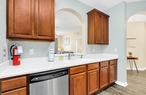 Florida Central Atlantic Coast Condo | Remodeled Vista Cay 2 Bed Retreat with Lake View & Spa