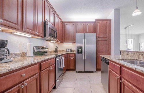 Florida Central Atlantic Coast Condo | Vista Cay Lakeview Panorama: Poolside Retreat Near Attractions