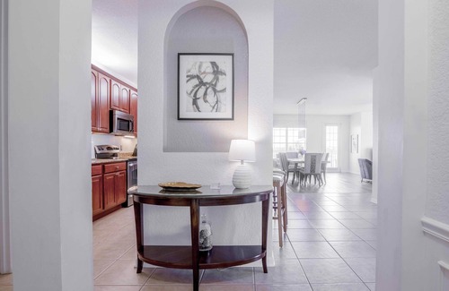 Florida Central Atlantic Coast Condo | Vista Cay Lakeview Panorama: Poolside Retreat Near Attractions