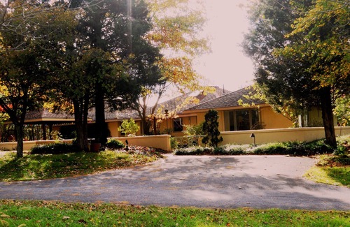 Uniontown House | Guest Rated 10/10: Scenic Views & Cozy Fireplace Retreat