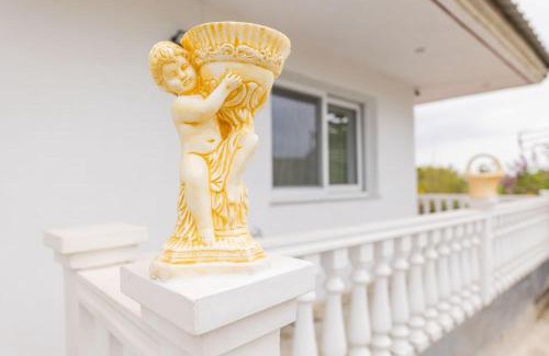 Kalambaka House | Guest Rated 9.9: Vista de Montana Meteora II Awaits You